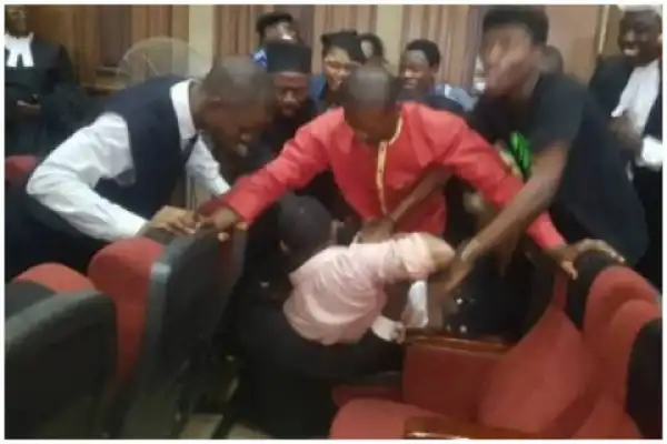 Drama as DSS operatives attempt to rearrest Sowore
